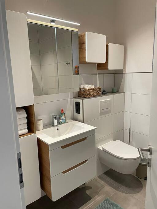 Gemuetliche, Topp Ausgestattete Ferienwohnung 반 외부 사진