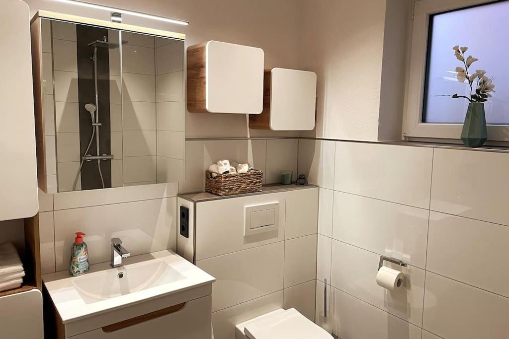 Gemuetliche, Topp Ausgestattete Ferienwohnung 반 외부 사진