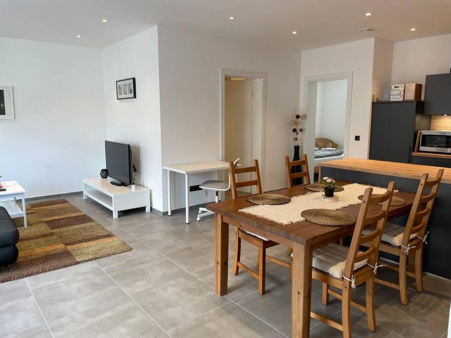 Gemuetliche, Topp Ausgestattete Ferienwohnung 반 외부 사진