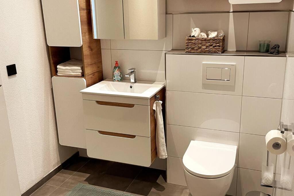 Gemuetliche, Topp Ausgestattete Ferienwohnung 반 외부 사진