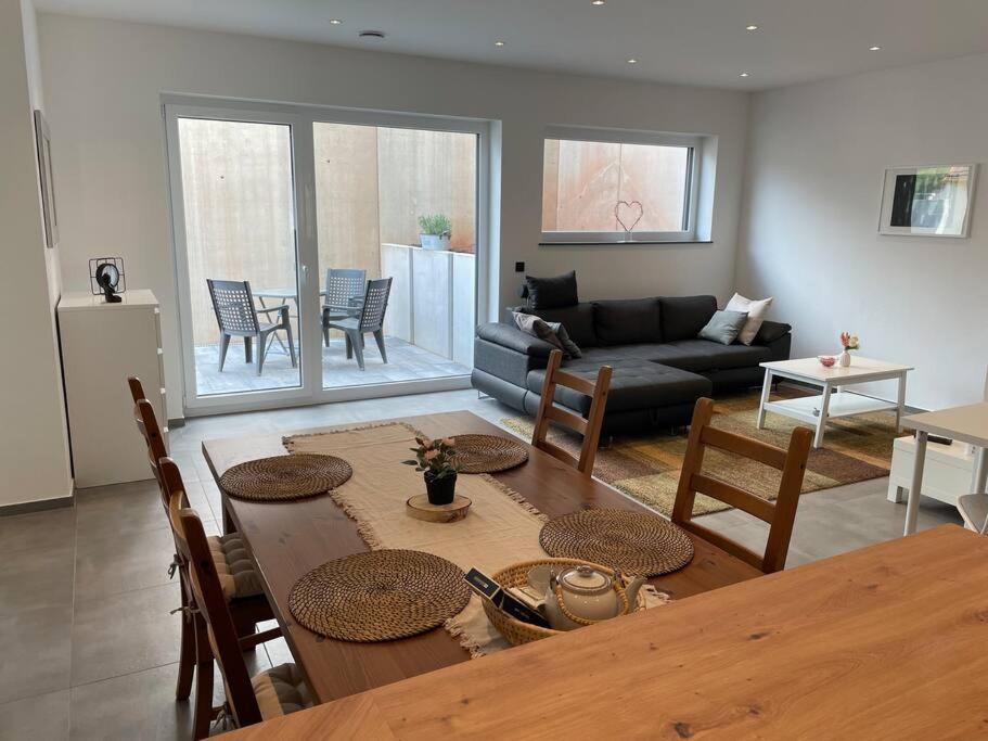 Gemuetliche, Topp Ausgestattete Ferienwohnung 반 외부 사진
