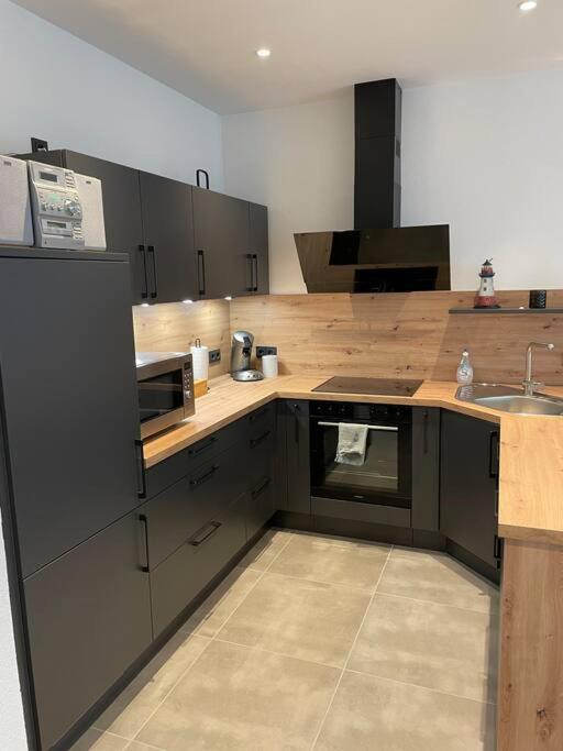 Gemuetliche, Topp Ausgestattete Ferienwohnung 반 외부 사진