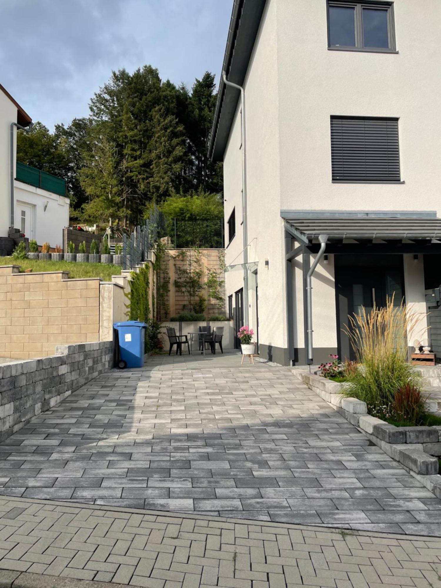 Gemuetliche, Topp Ausgestattete Ferienwohnung 반 외부 사진